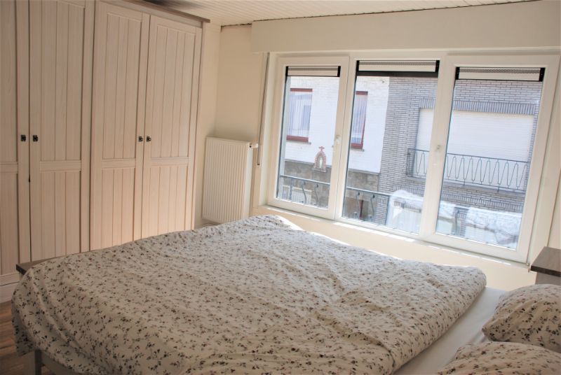 Volledig vernieuwde woning met binnenkoer foto 12