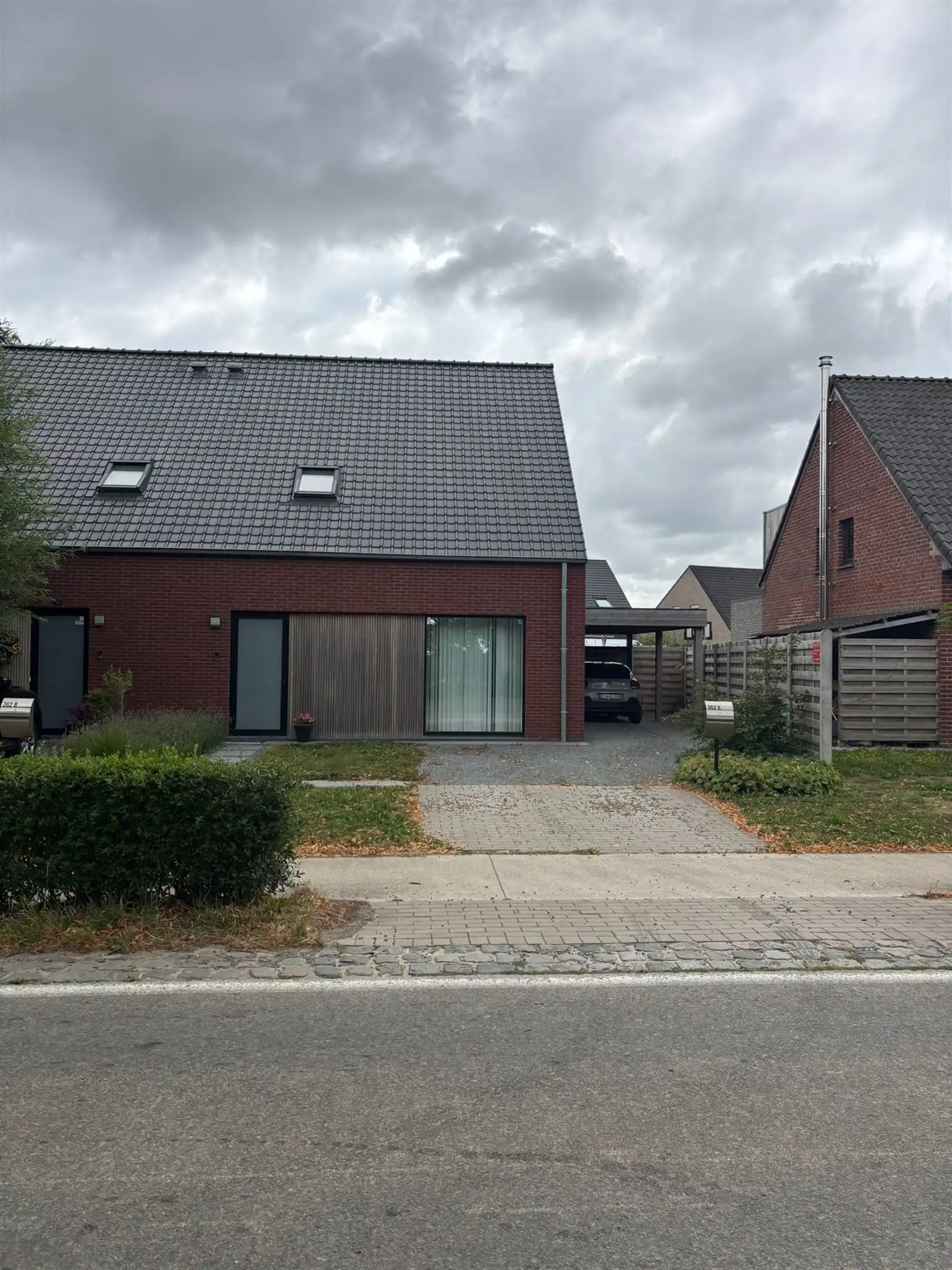 Halfopen bebouwing met 3 slpk's foto 2