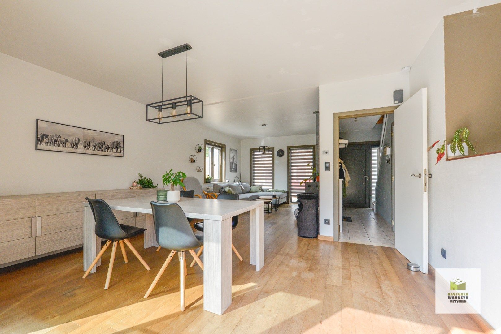 Instapklare hoekwoning met 3 slaapkamers op centrale en rustige ligging te Sint-Kruis foto 2