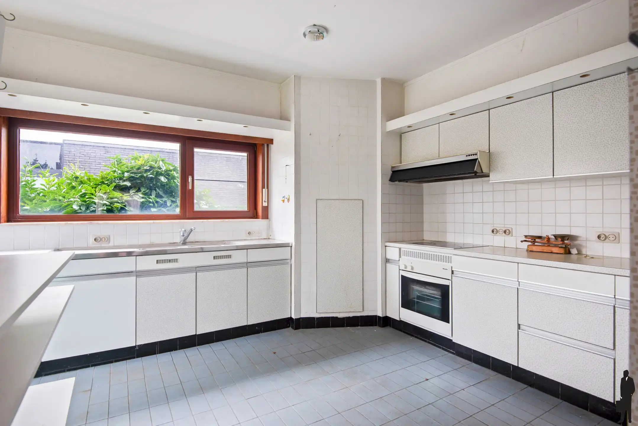 Te renoveren woning met veel mogelijkheden op een toplocatie foto 7