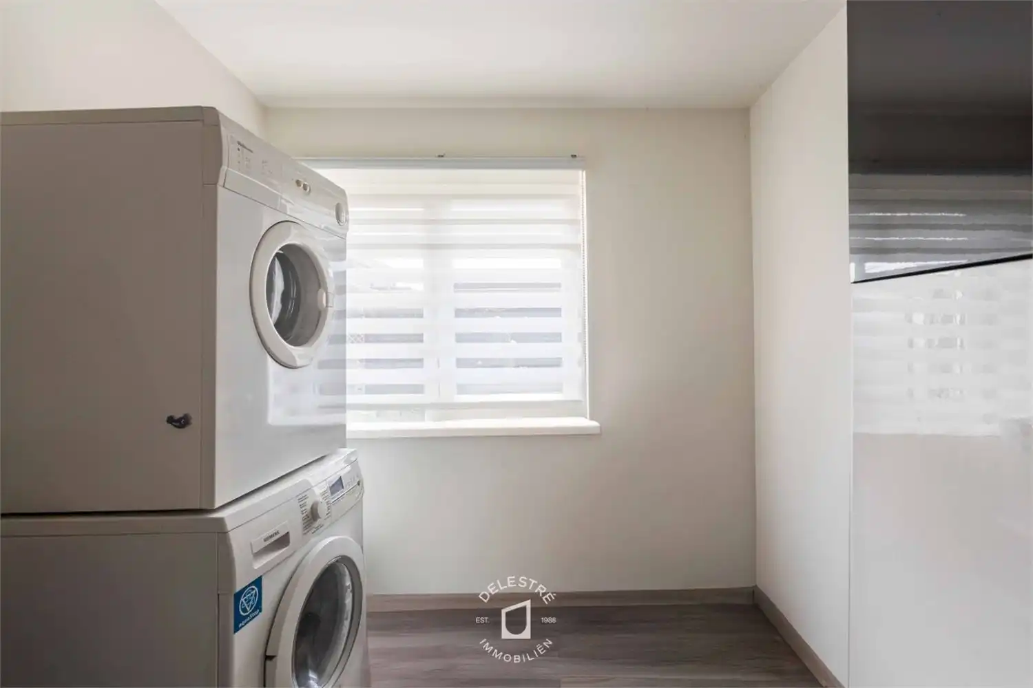 ** IN OPTIE **&nbsp;GERENOVEERDE WONING MET 6 SLPK. EN TUIN foto 32