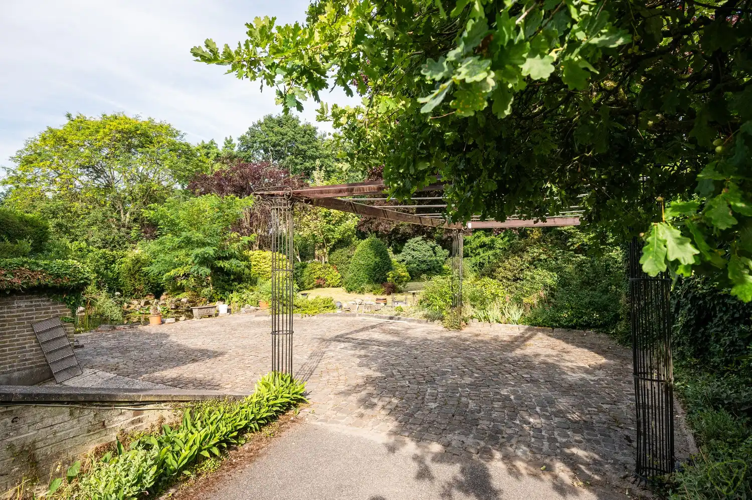 Vrijstaande villa op een uitzonderlijk groot perceel met bosgrond in Lembeke foto 27