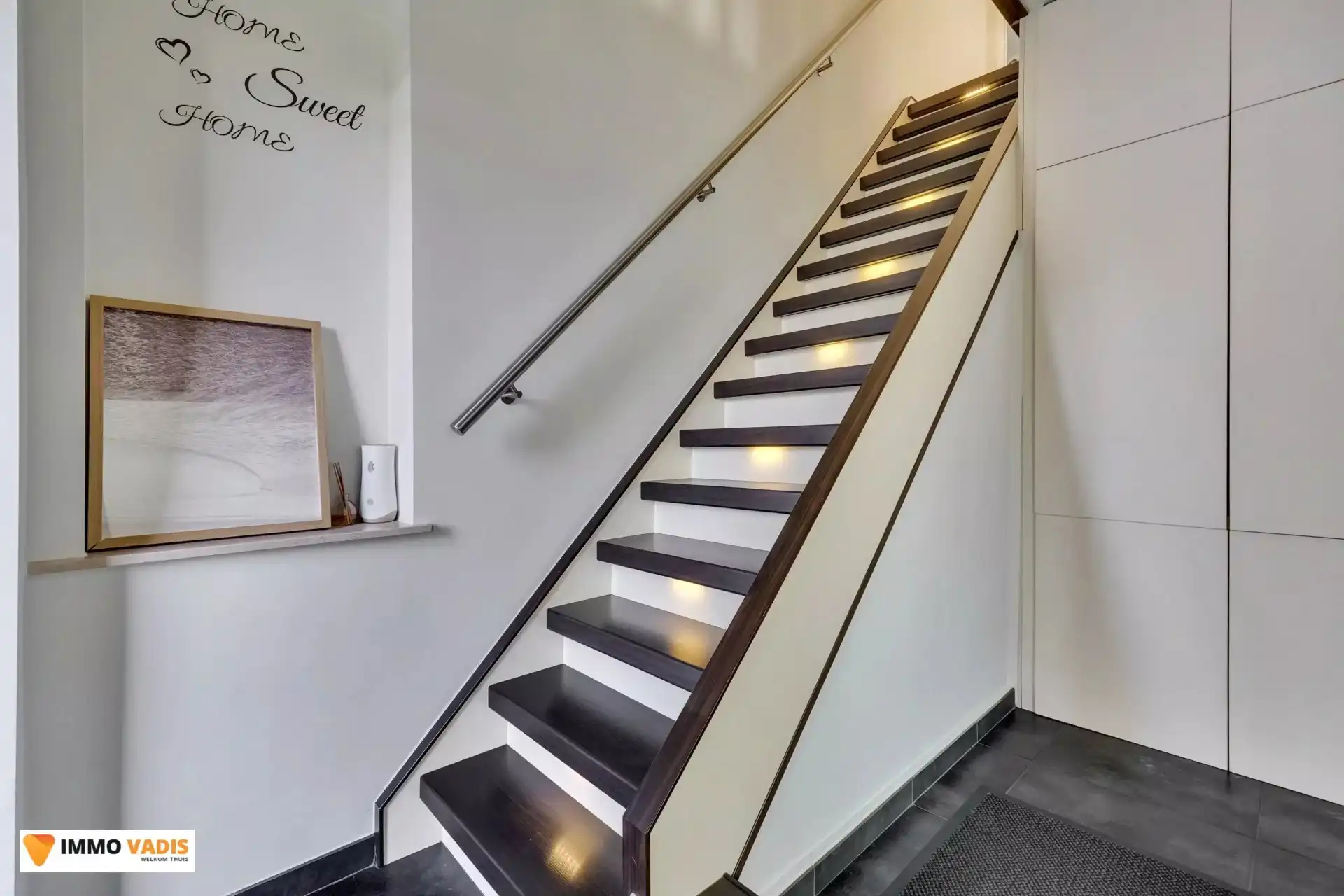 Ruime halfopen bebouwing met drie slaapkamers en tuin foto 11