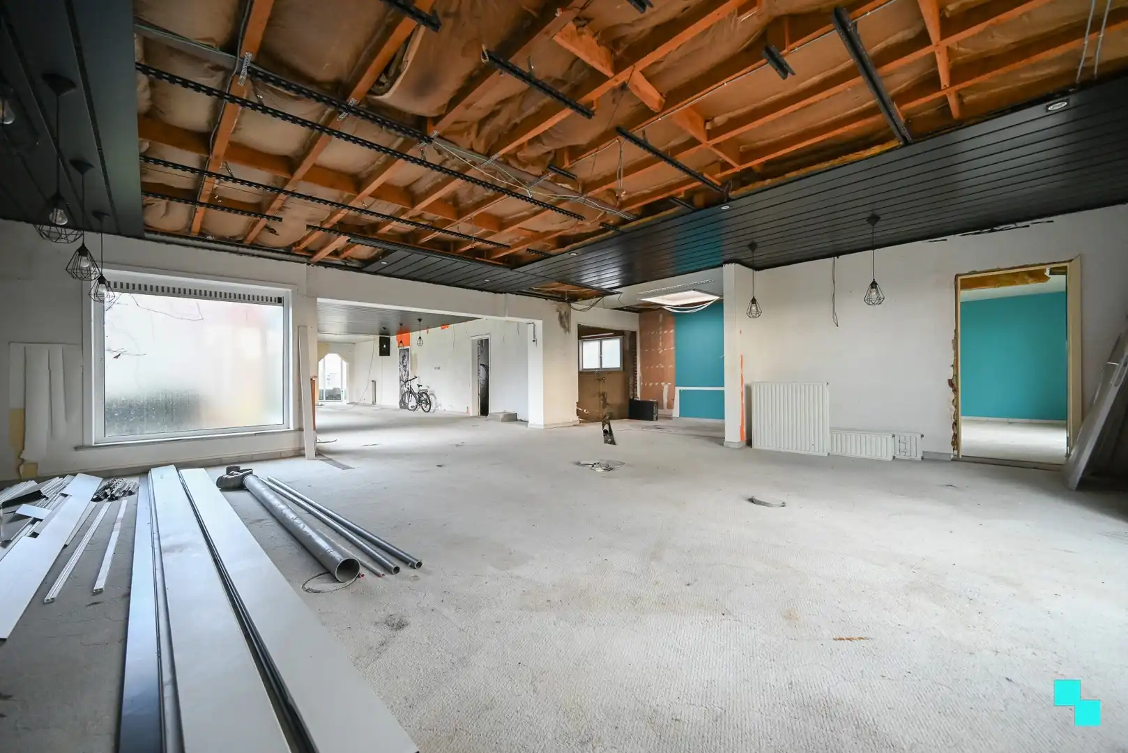 Uitzonderlijke eigendom bestaande uit een gezinswoning & afzonderlijk (kantoor)gebouw te Izegem foto 29