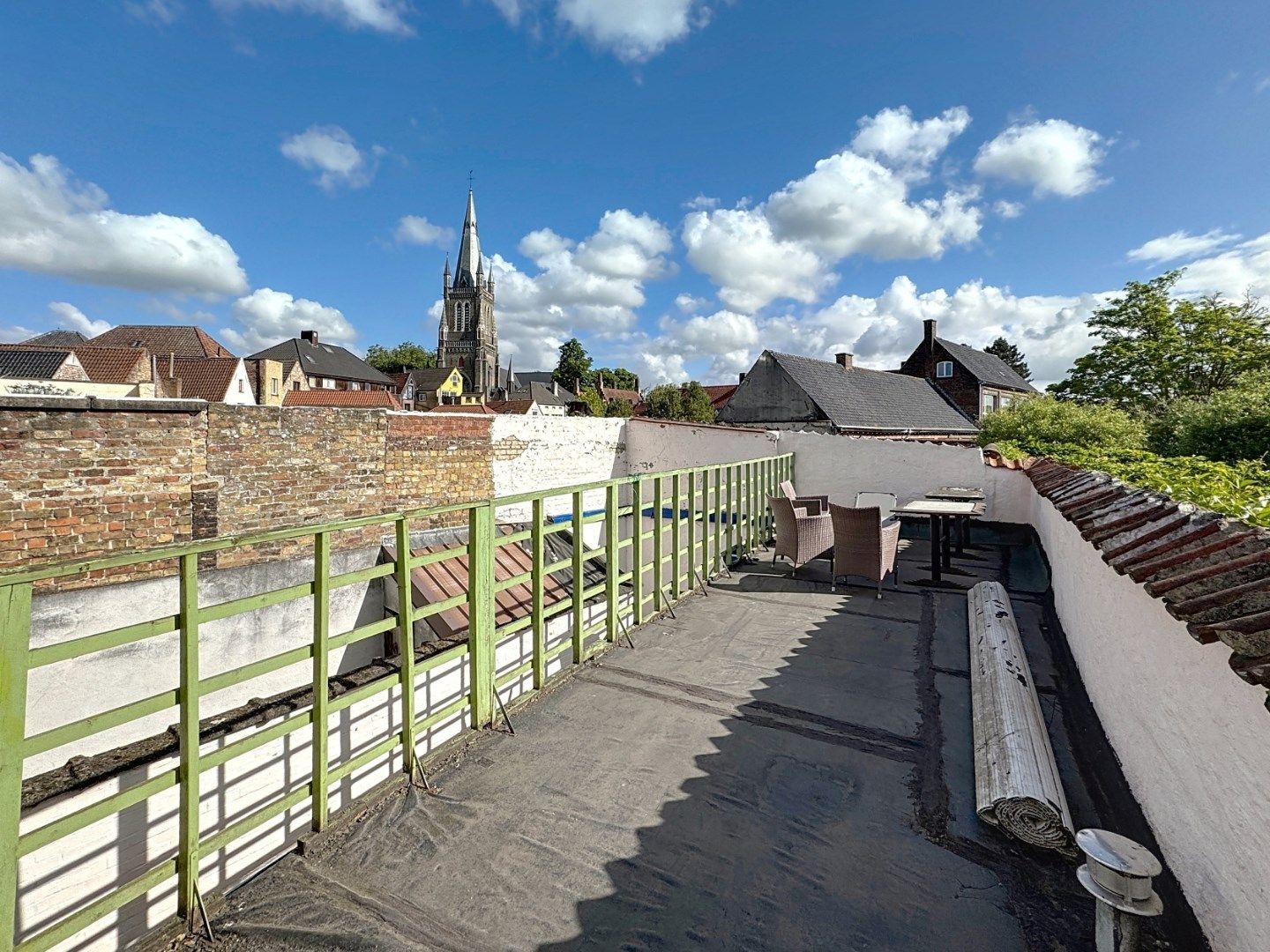 Ruime standaard rijwoning met 4 slaapkamers in het historische Brugge foto 16