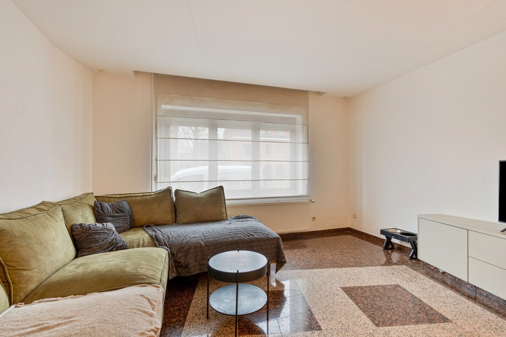 Verrassend ruime woning met knap terras en diepe tuin foto 4