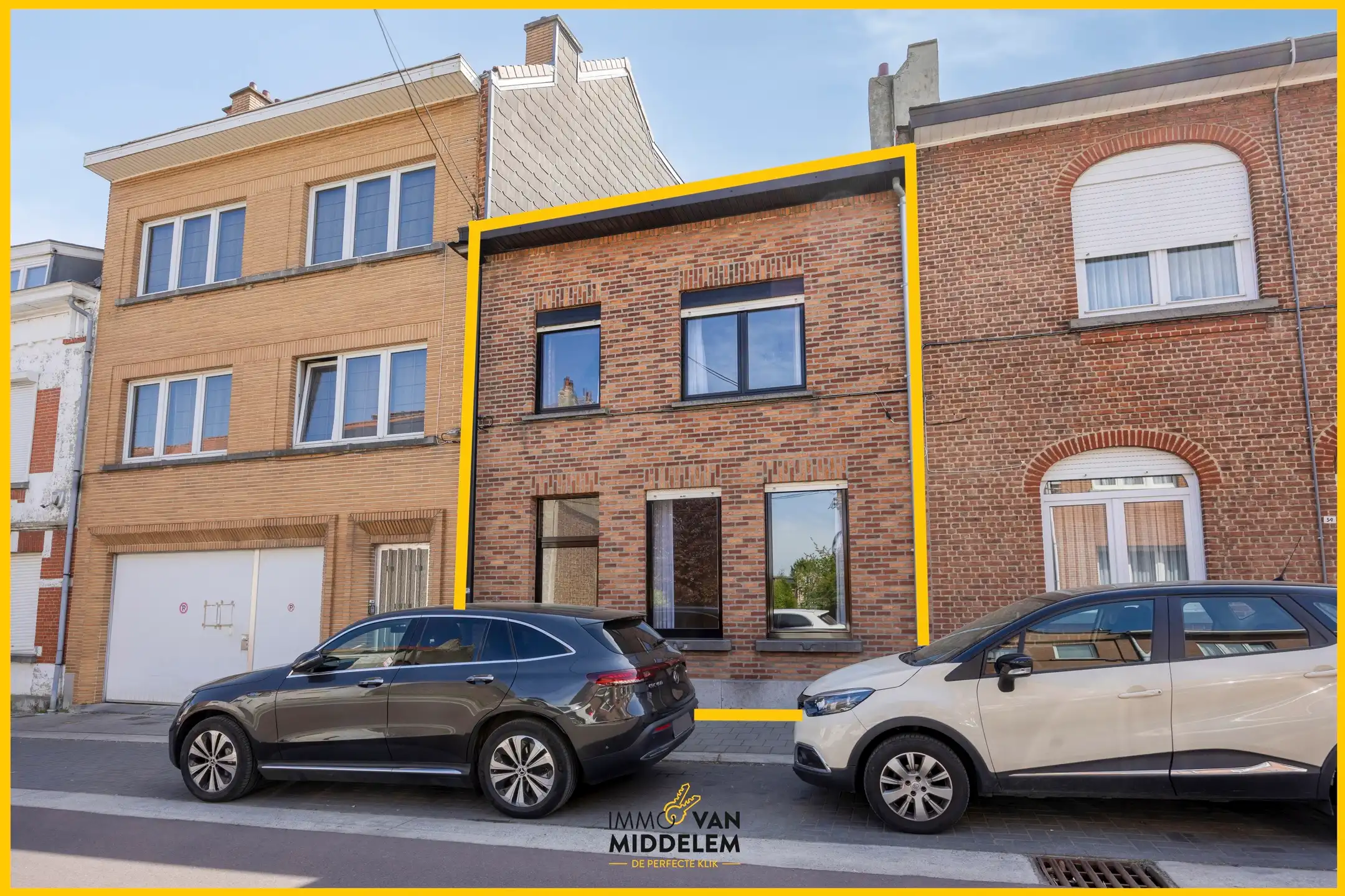 Hoofdfoto van de publicatie: DEELS TE RENOVEREN 2-GEVEL WONING MET 2 SLAAPKAMERS EN TUIN