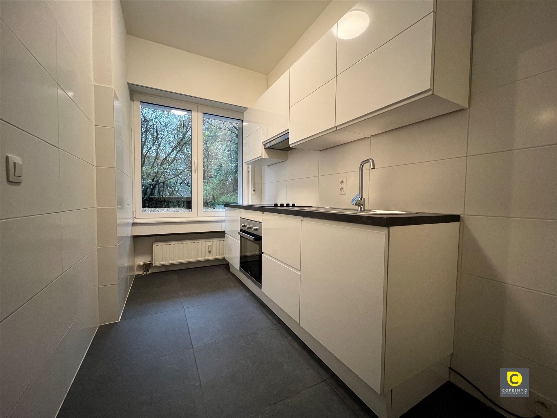 Instapklaar gelijkvloersappartement met 1 SLPK foto 2