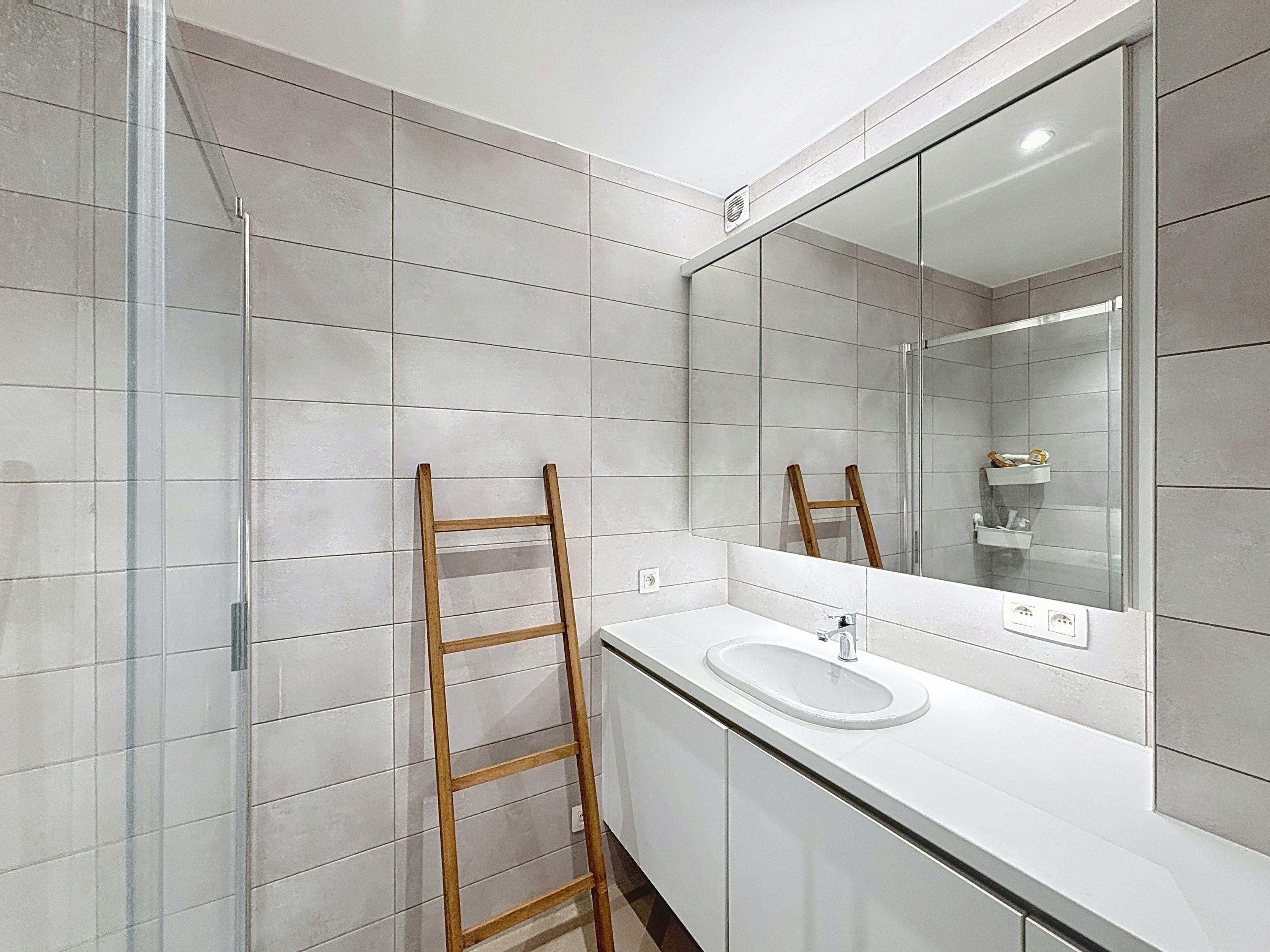 Gerenoveerd appartement met garage te koop, St-Michiels foto 7