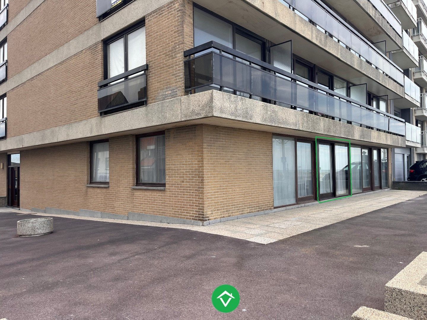 Vernieuwde gelijkvloersstudio met frontaal zeezicht, aan de dijk van Raversijde foto 2