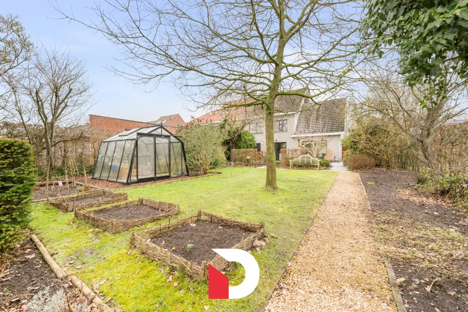 Ruime en volledig instapklare halfopen woning met praktijk op 960 m² grond foto 26