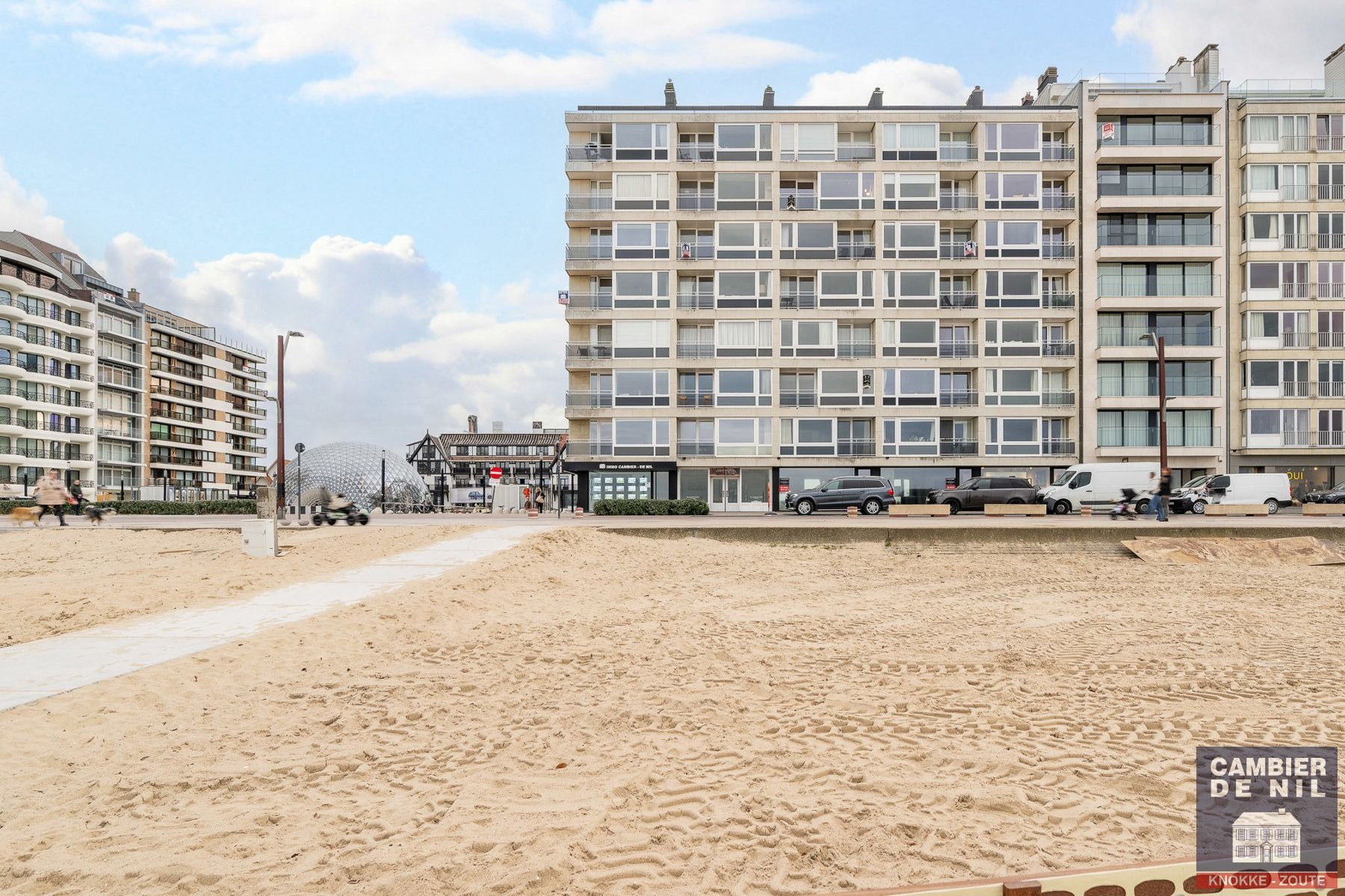 Lichtrijk, ongemeubeld, 3-slaapkamerappartement met frontaal zeezicht aan Albertplein – Hartje Zoute foto 2