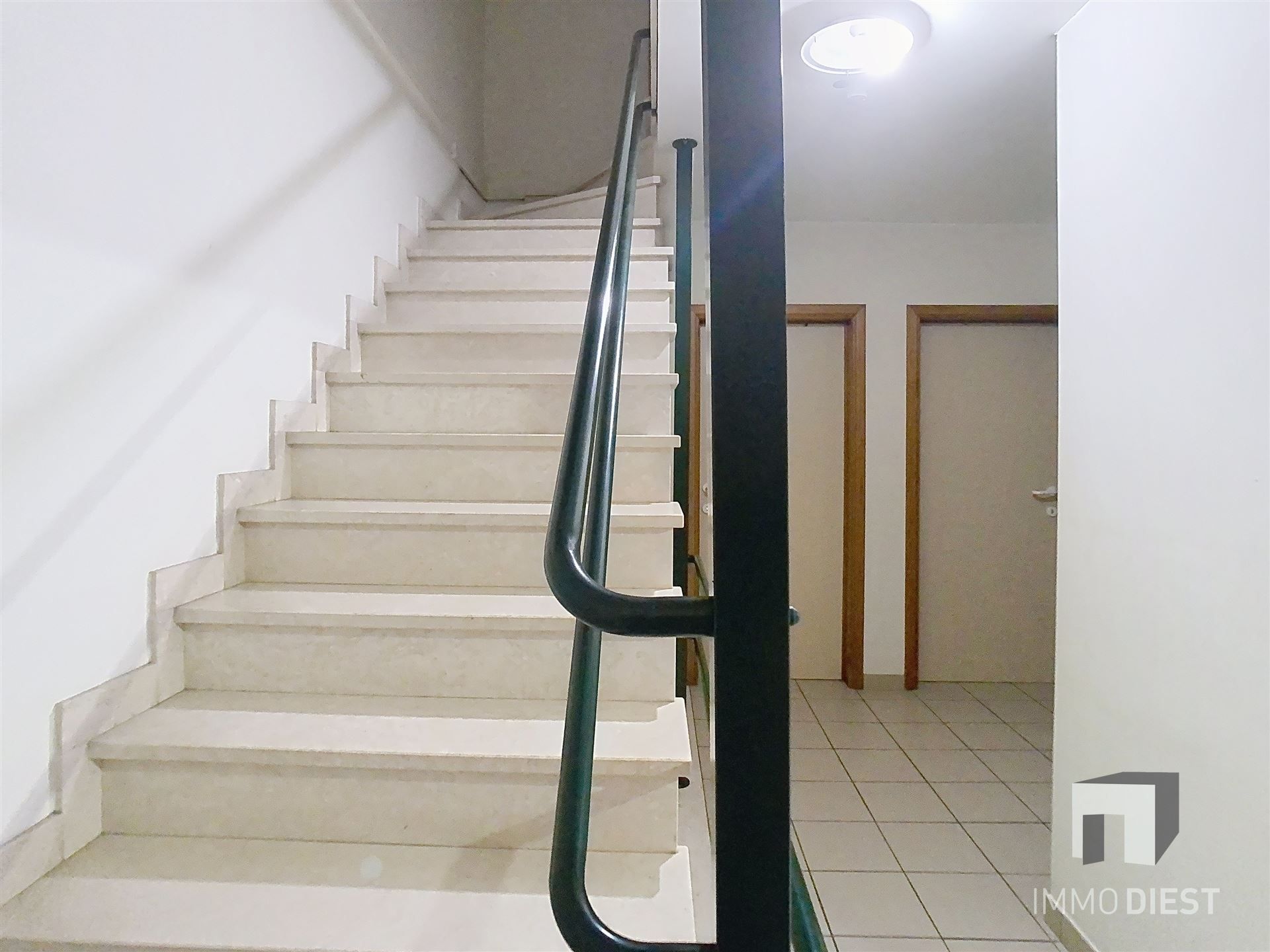 Fraaie bel-étage woning met garage in de stadsrand foto 34