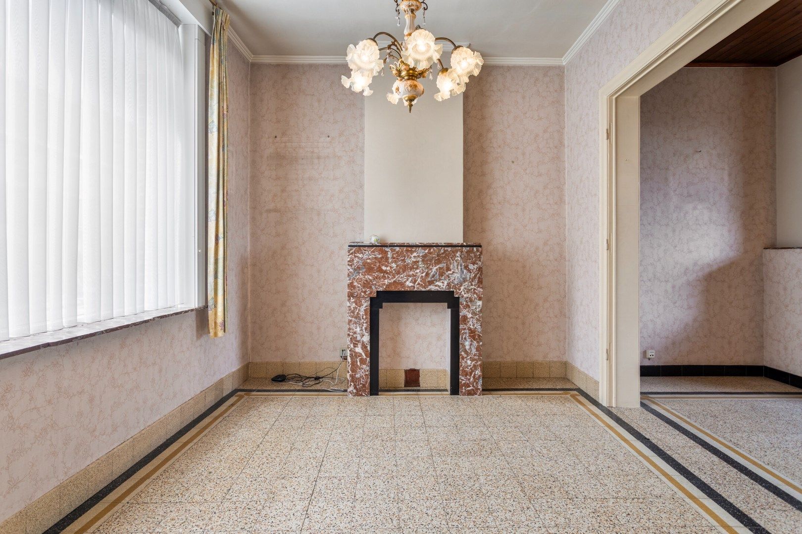 Te renoveren woning in hartje Lauwe! foto 3
