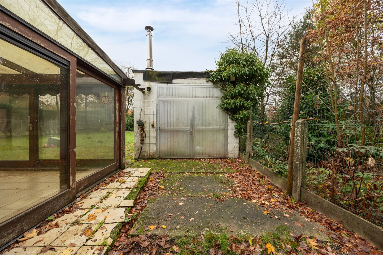 Te renoveren half open woning  op 751m² met garage  foto 12