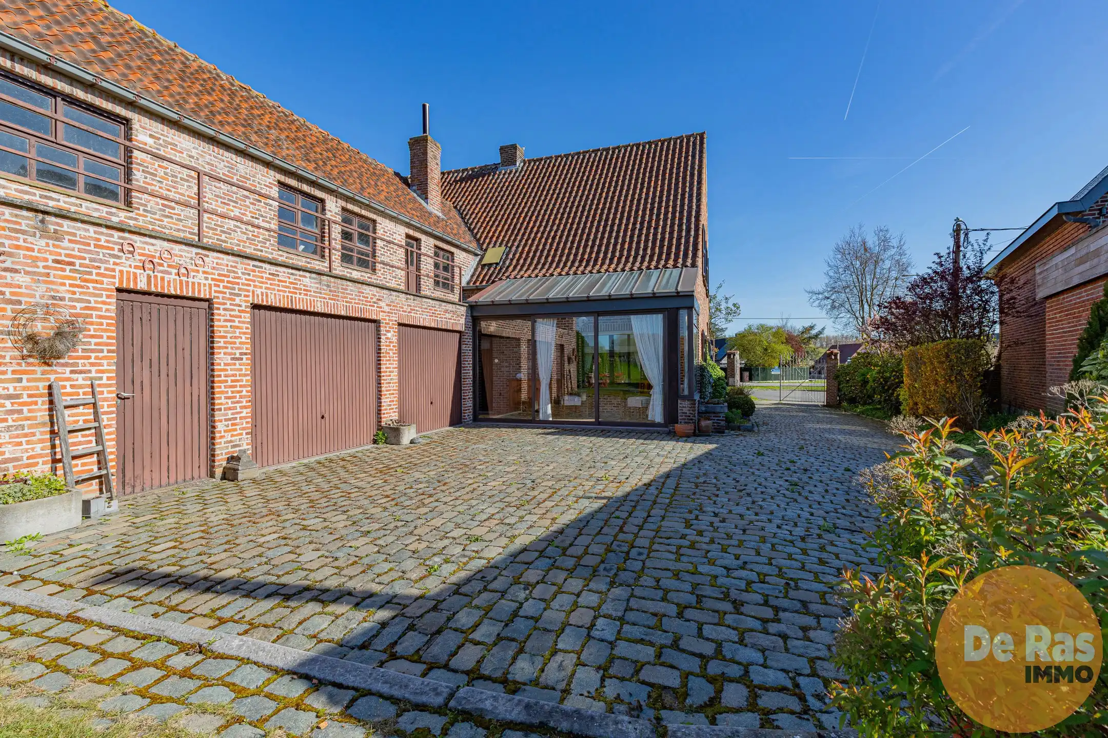  ERONDEGEM-Verzorgde 4-gevelwoning met achterliggende weide foto 5