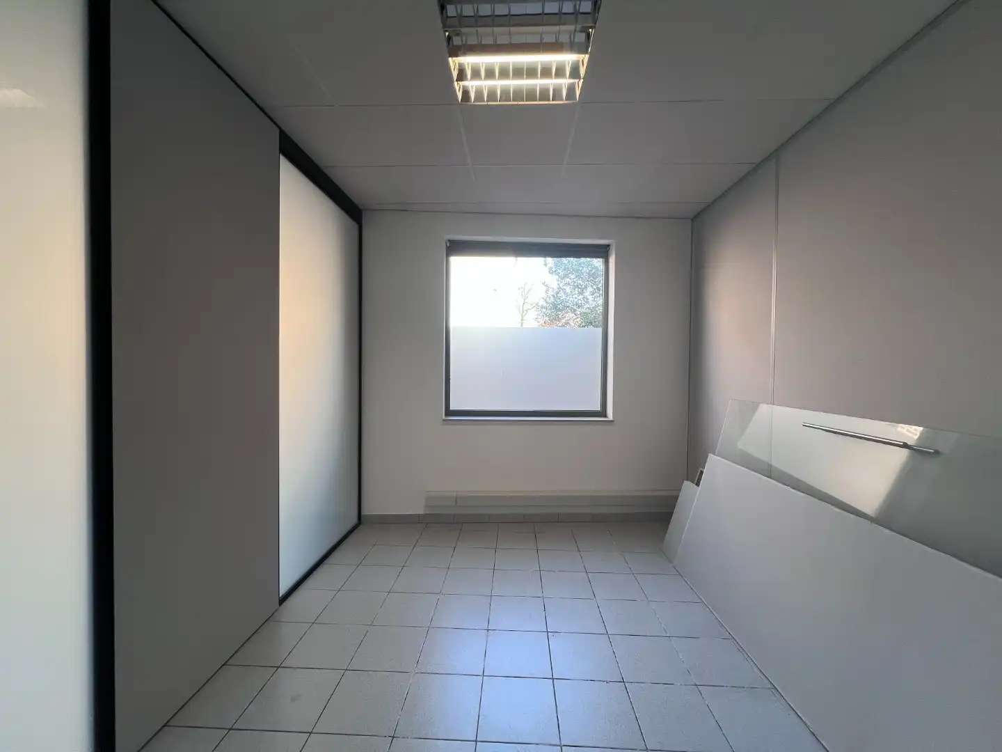 Commercieel handelspand met tal van mogelijkheden in het centrum van Lievegem foto 13