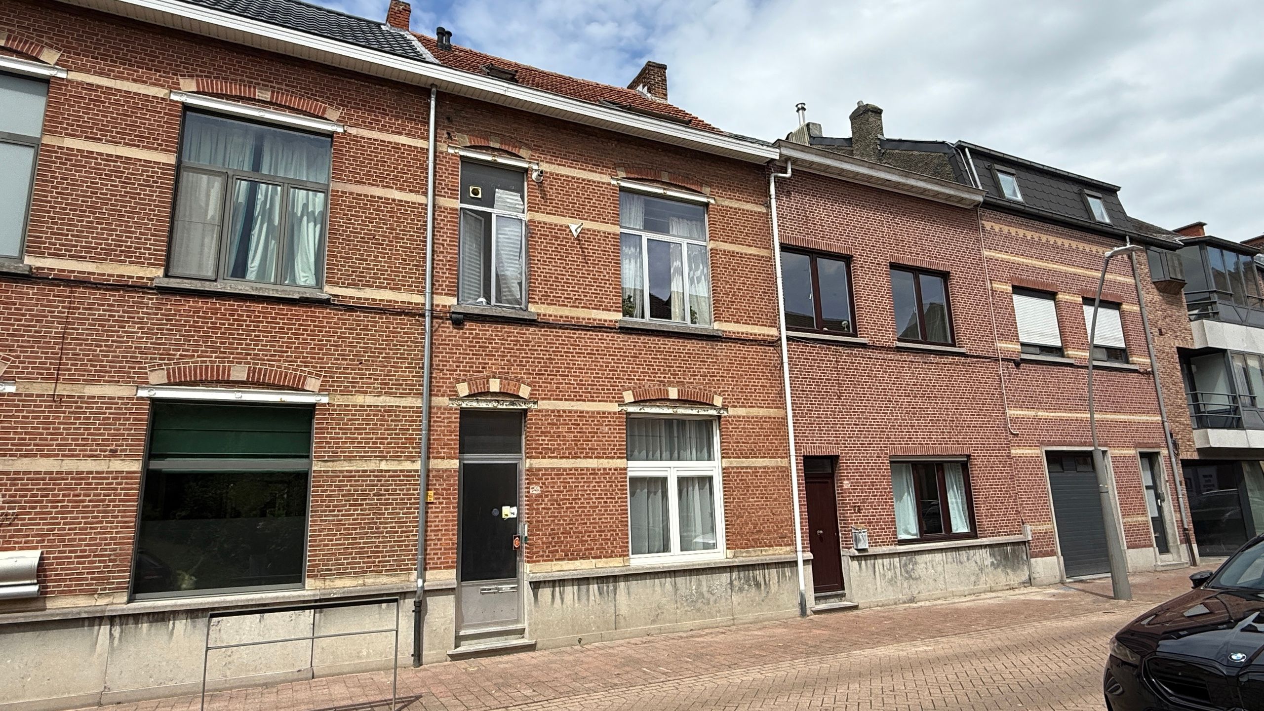 Hoofdfoto van de publicatie: Te renoveren rijwoning op centrale locatie