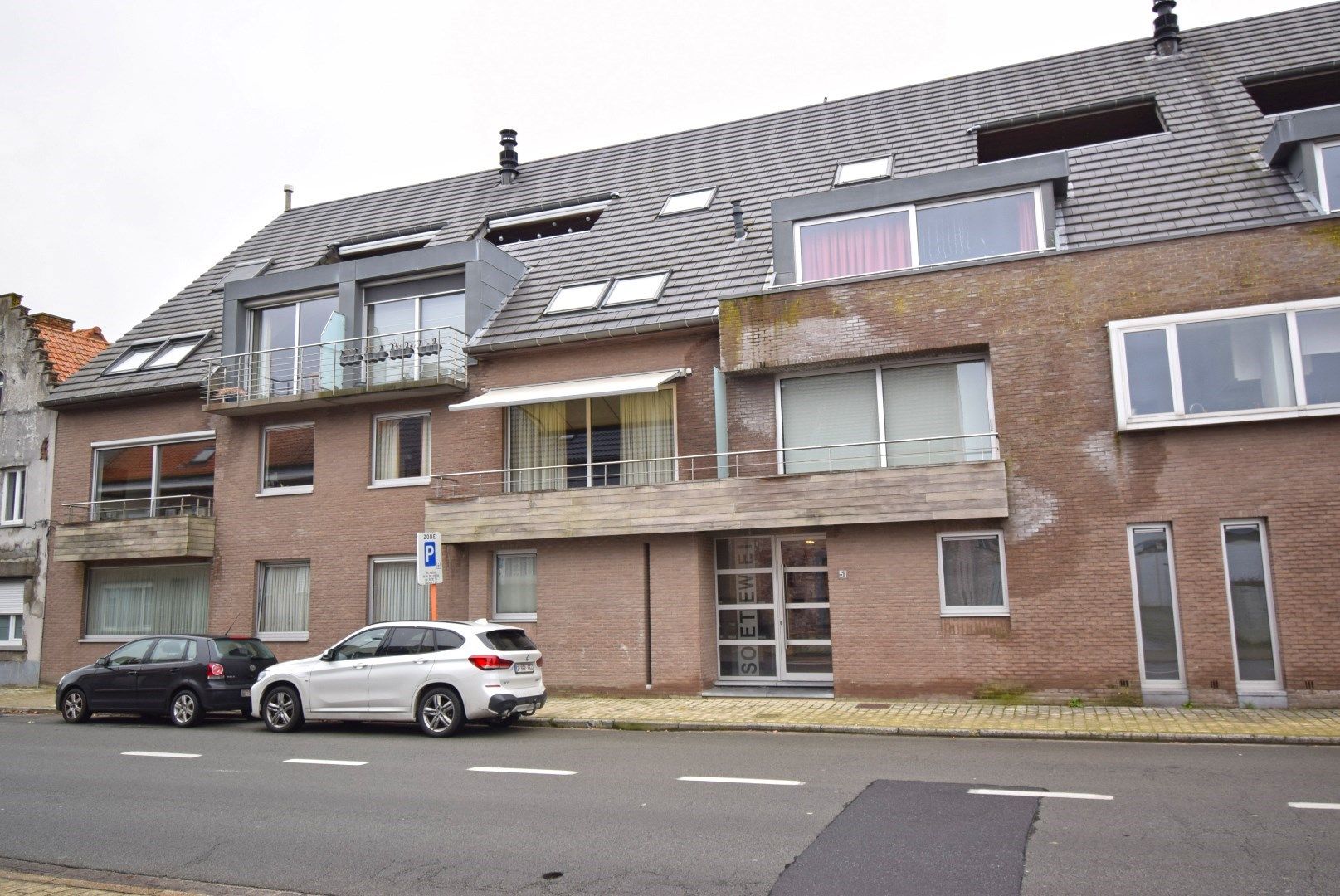 APPARTEMENT MET RUIM TERRAS EN GARAGE foto {{pictureIndex}}