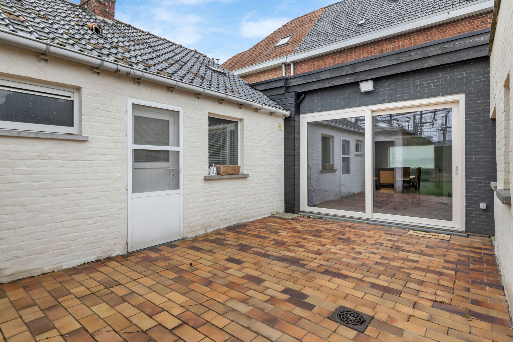 Charmante gerenoveerde woning met ruime garage & magazijn foto 22