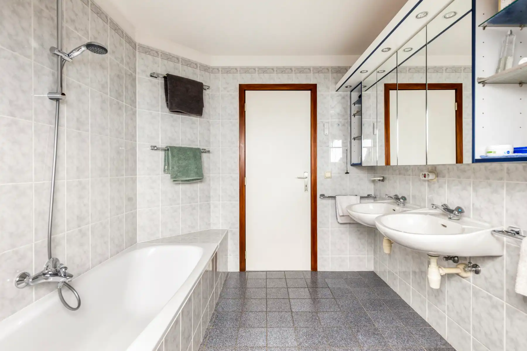 Rustig en goed gelegen driegevelwoning met 3 slaapkamers foto 24