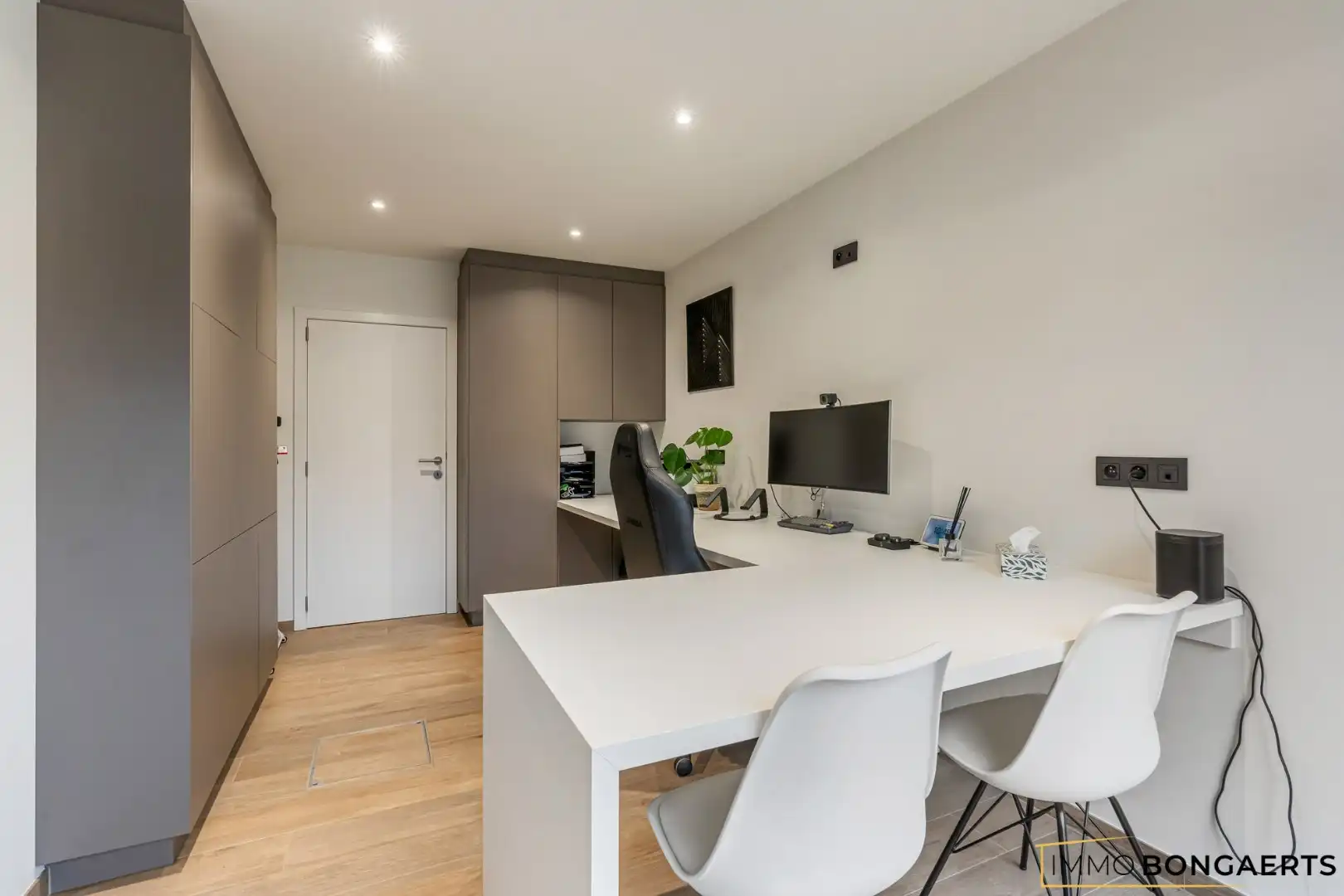 Gerenoveerde woning met 4 slaapkamers op rustige ligging foto 16