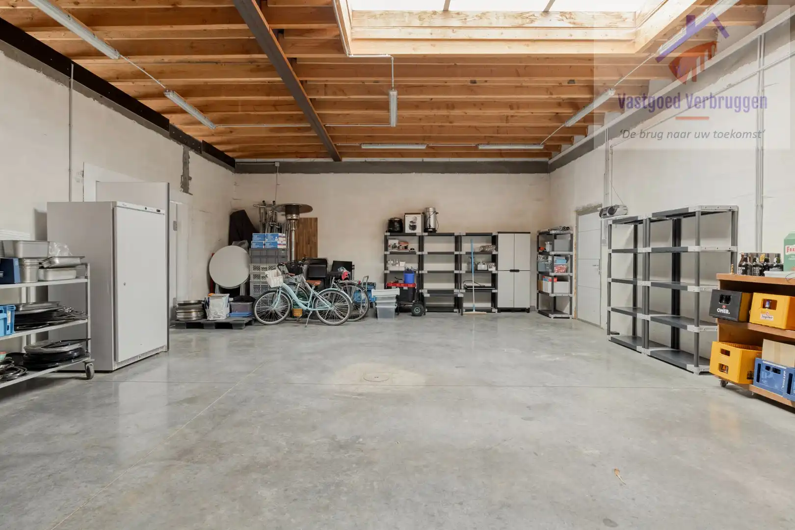 Ruime woning met dubbele loods foto 22