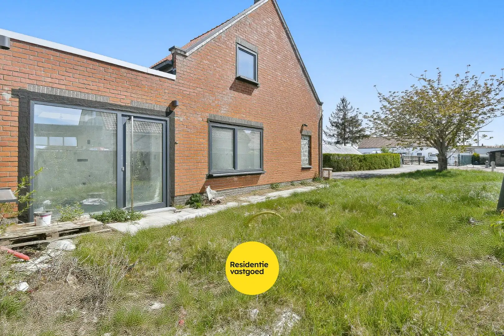 Woning met reeds aangevatte renovatie en veel potentieel foto 21