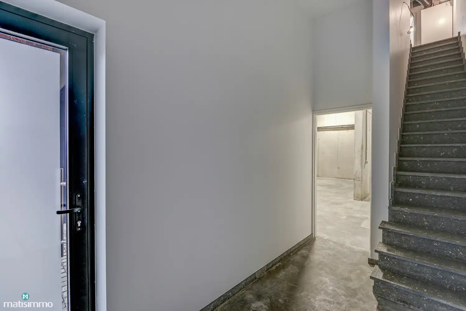 VOLLEDIG AFGEWERKTE EN GESCHILDERDE NIEUWBOUWWONING (EPB E10) MET 3 SLAAPKAMERS, 2 BADKAMERS, 2 GARAGES, KELDER EN AANGELEGDE TUIN IN WERM foto 27