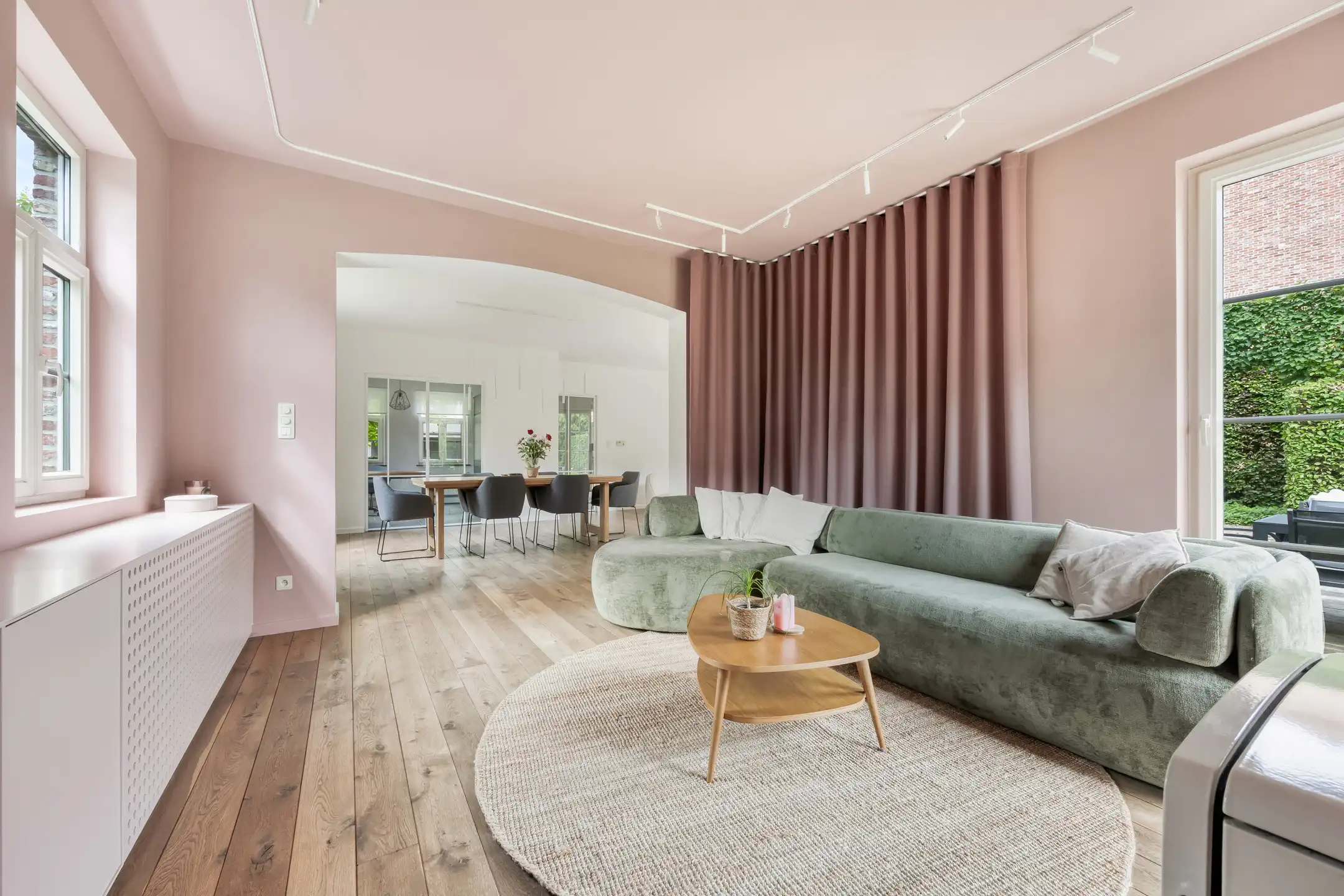 Rustig gelegen villa met prachtige tuin en zwemvijver foto 8