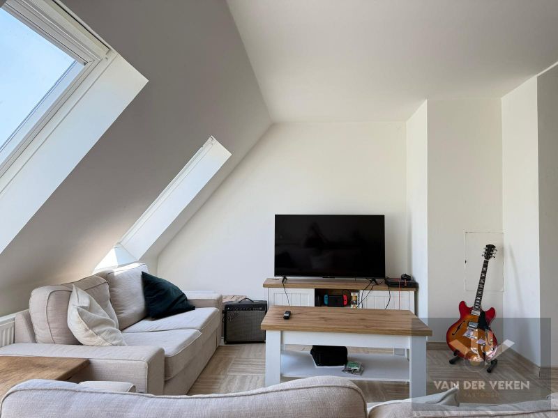 Stijlvol duplexappartement met 2 SLPK in hartje Hasselt foto 5