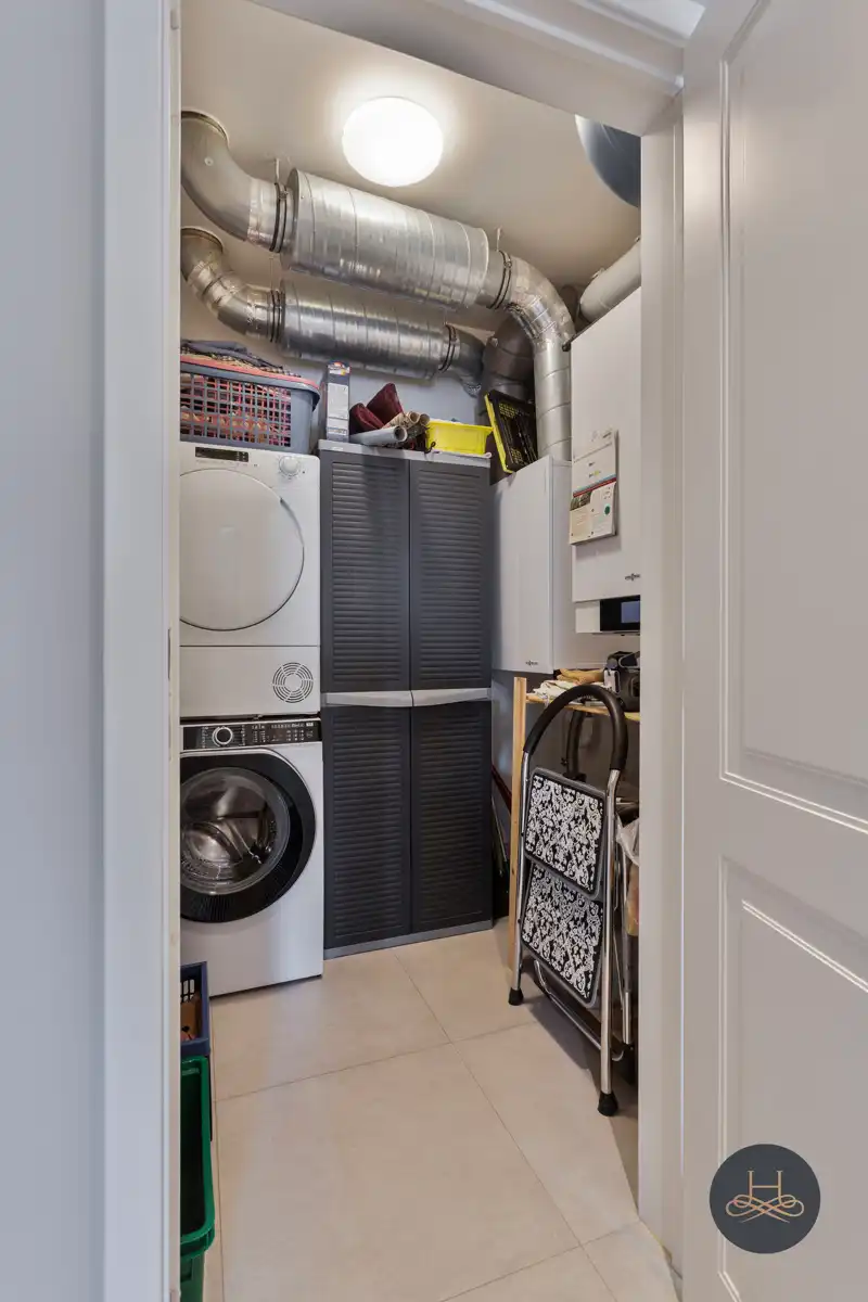 Lichtrijk appartement met groot terras foto 18