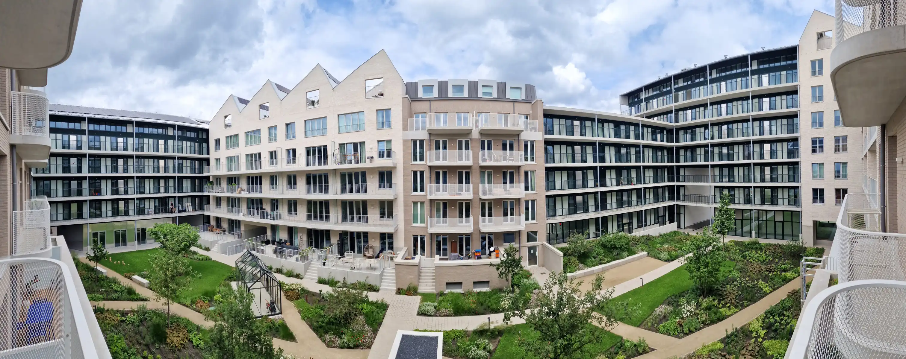 Prachtig gemeubeld 2- kamer appartement met groot terras foto 17