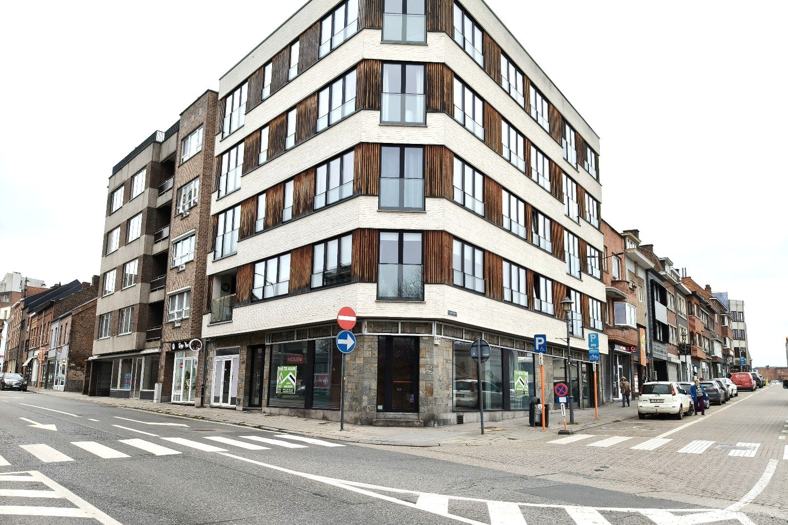 UITSTEKEND GELEGEN HANDELSPAND - MODERN INGERICHT EN INSTAPKLAAR foto 9