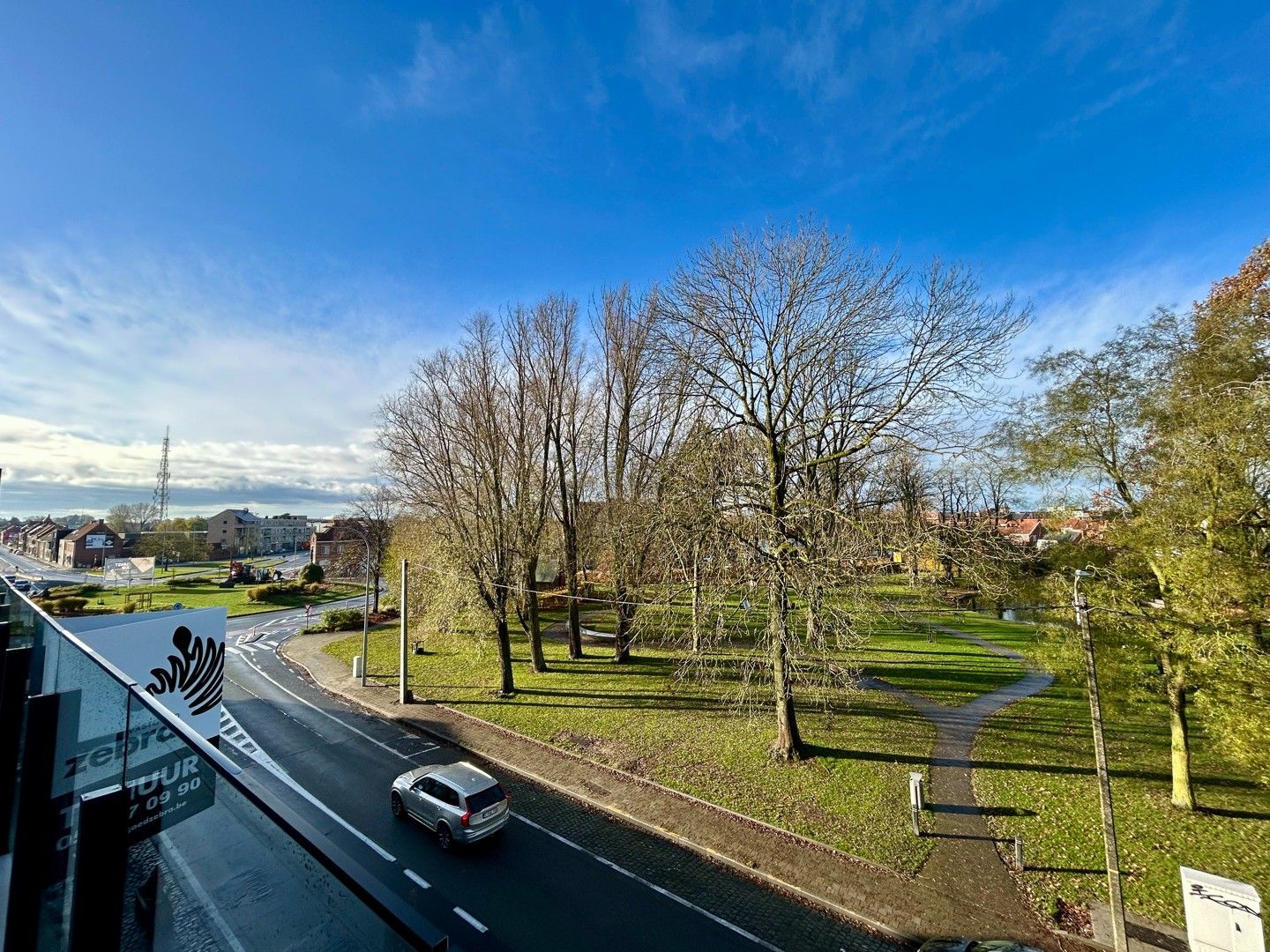 Instapklaar twee-slaapkamerappartement met zicht op stadspark te centrum Roeselare! foto 4