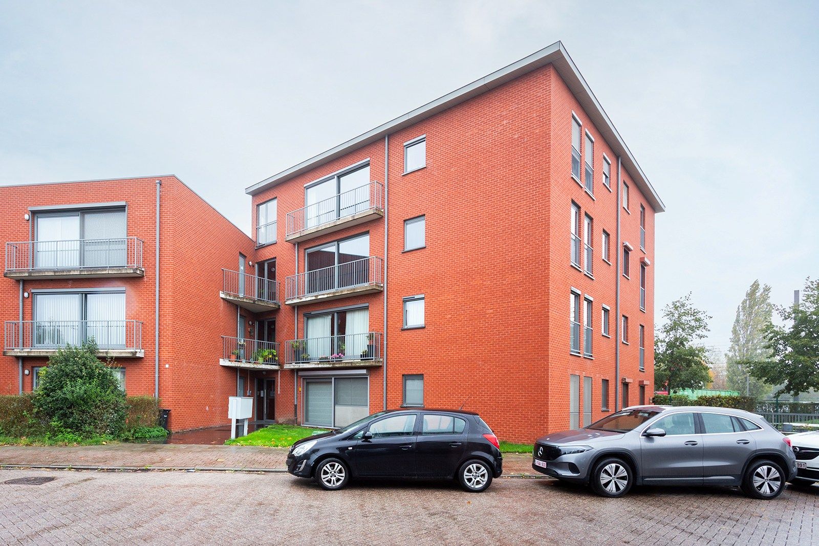 Instapklaar 3-slaapkamer appartement met tuin en moderne afwerking foto 21