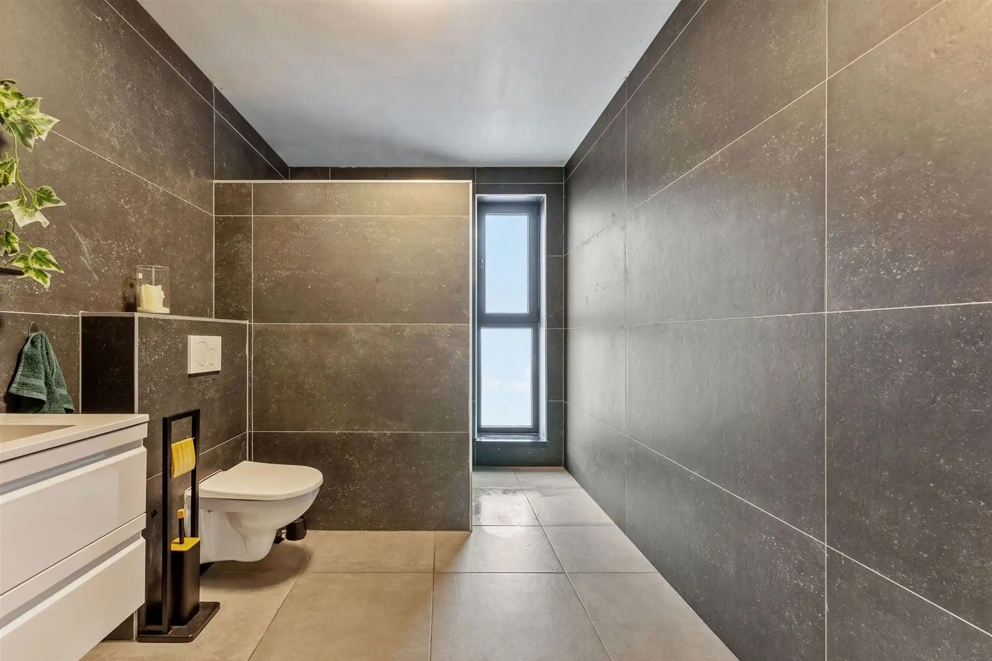 RUIM RECENT APPARTEMENT (2023) MET 2 SLAAPKAMERS TE KORSPEL foto 23