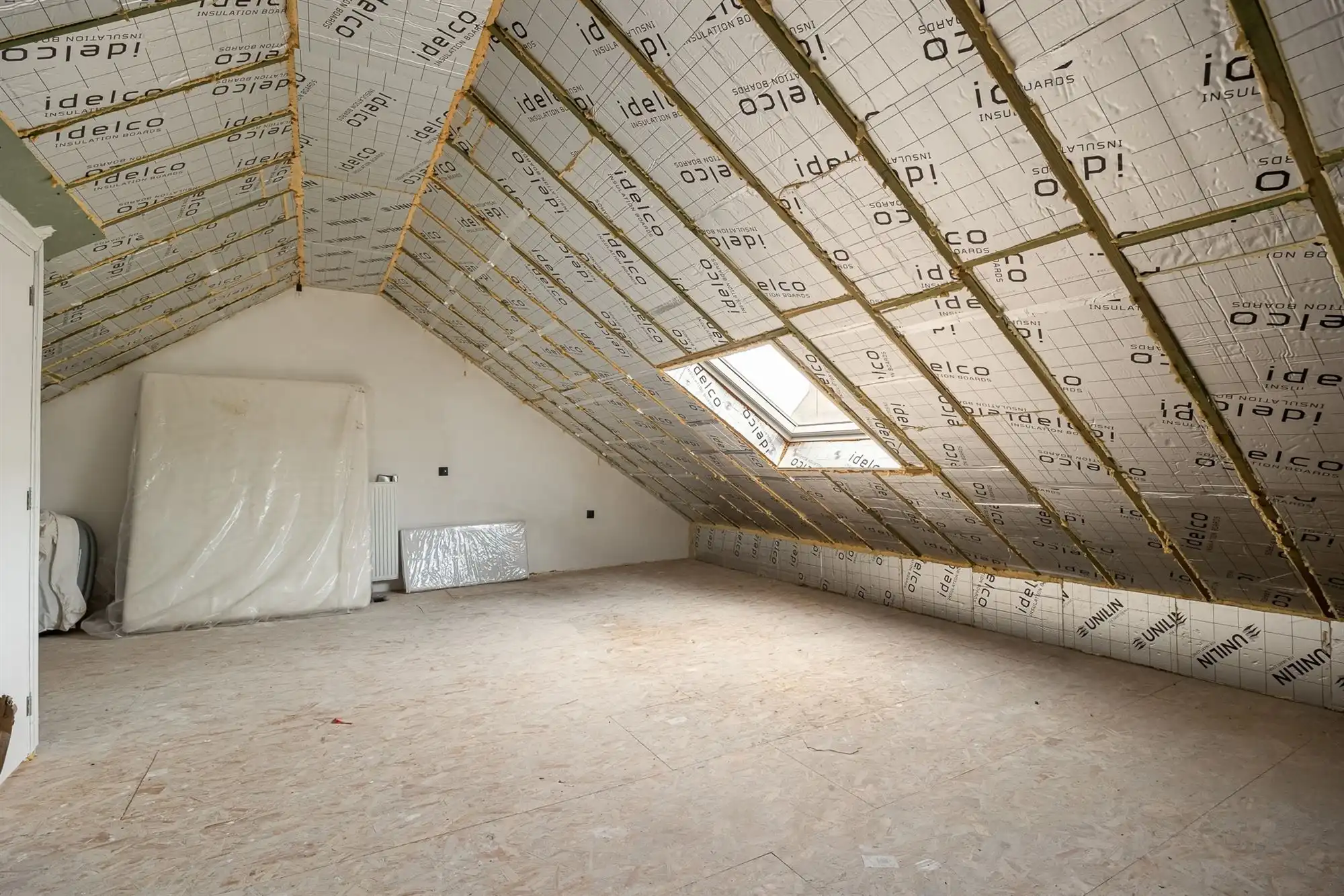 Gerenoveerde woning met drie slaapkamers en terras foto 16