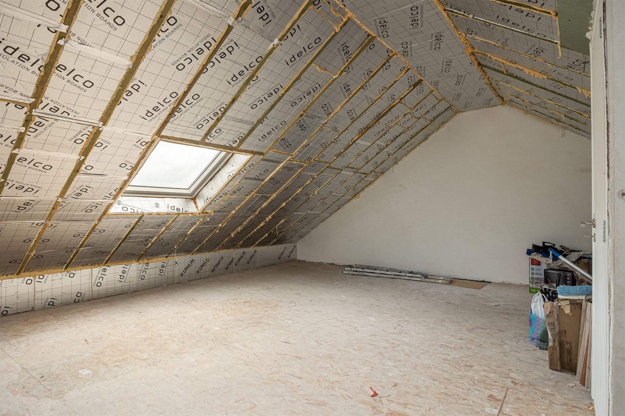 Gerenoveerde woning met drie slaapkamers en terras foto 16