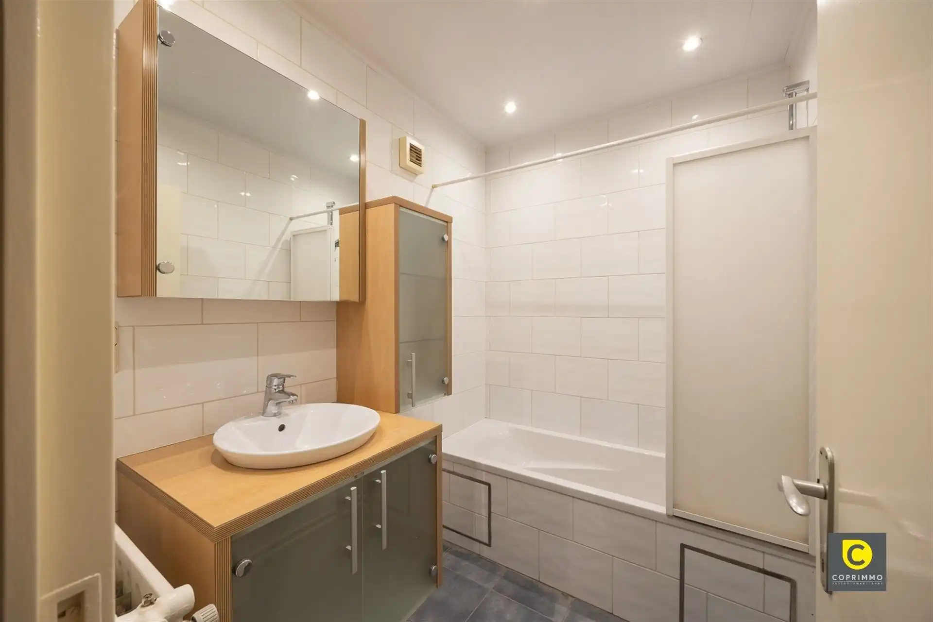 Lichtrijk 2 slaapkamer app + P foto 24