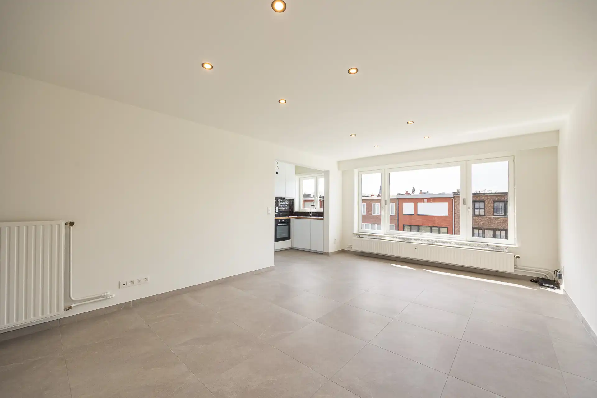 Prachtig gerenoveerd appartement met 2 slaapkamers. foto 9