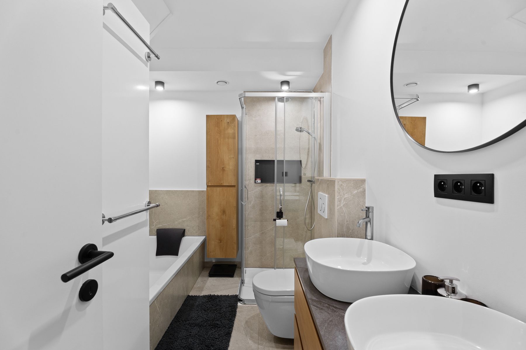 Hoogwaardig gerenoveerde woning met doordacht wooncomfort! foto 5