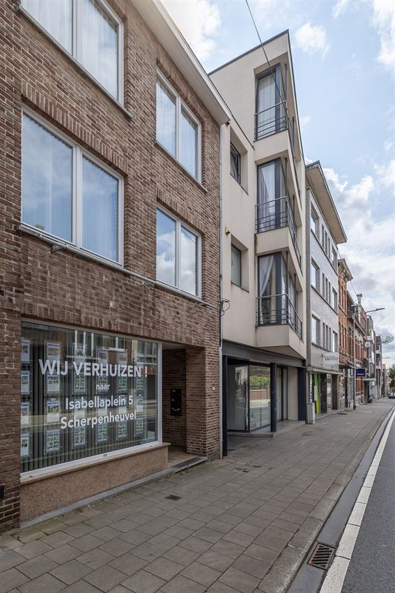 Verzorgd gebouw met handelszaak en 2 apt foto 62