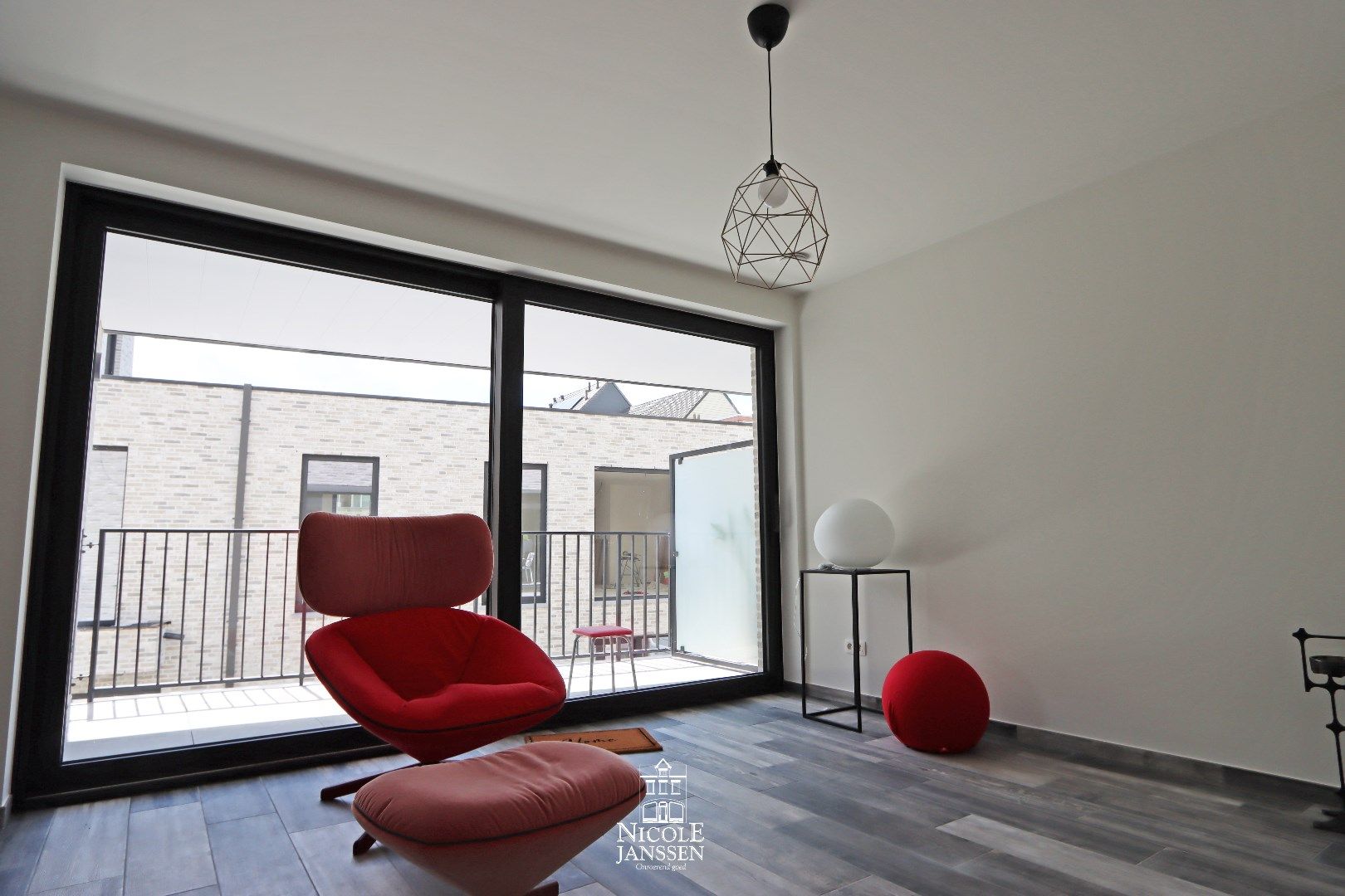 Nieuwbouwappartement met twee slaapkamers, terras en autostaanplaats in hartje Maaseik  foto 5