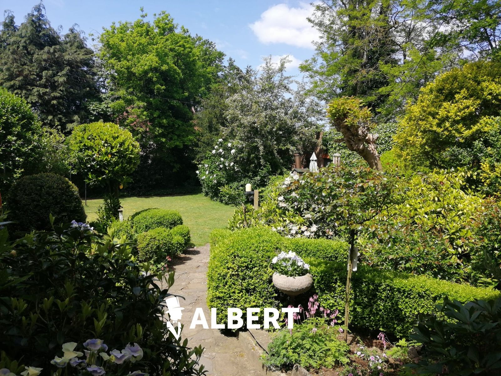 Gunstig gelegen, ruime, tijdloze woning op prachtig perceel! foto 35