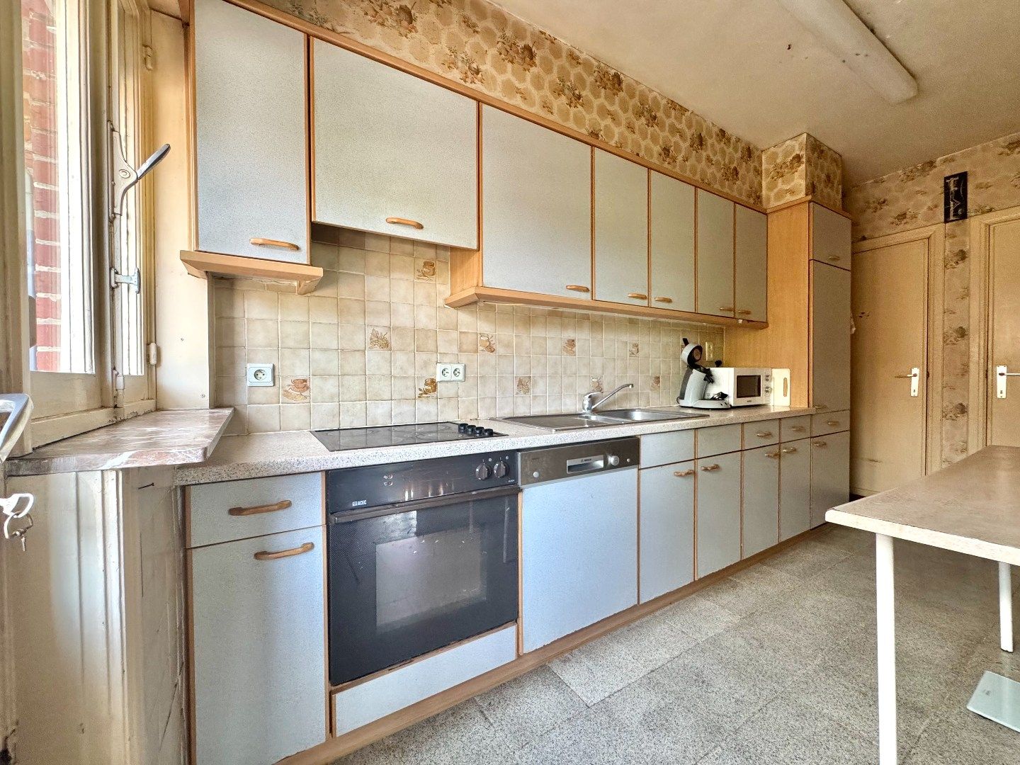 Halfopen woning te koop in Hulste met tuin, mogelijkheid tot 6 slaapkamers en garage. foto 7