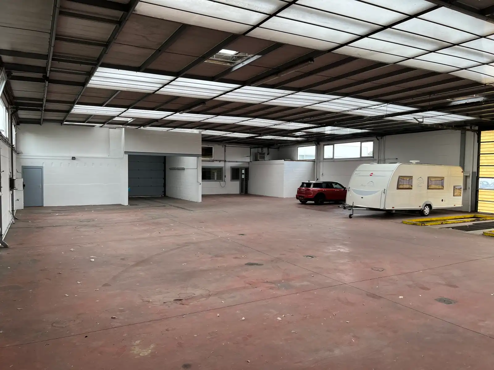 Commercieel pand te huur. foto 3