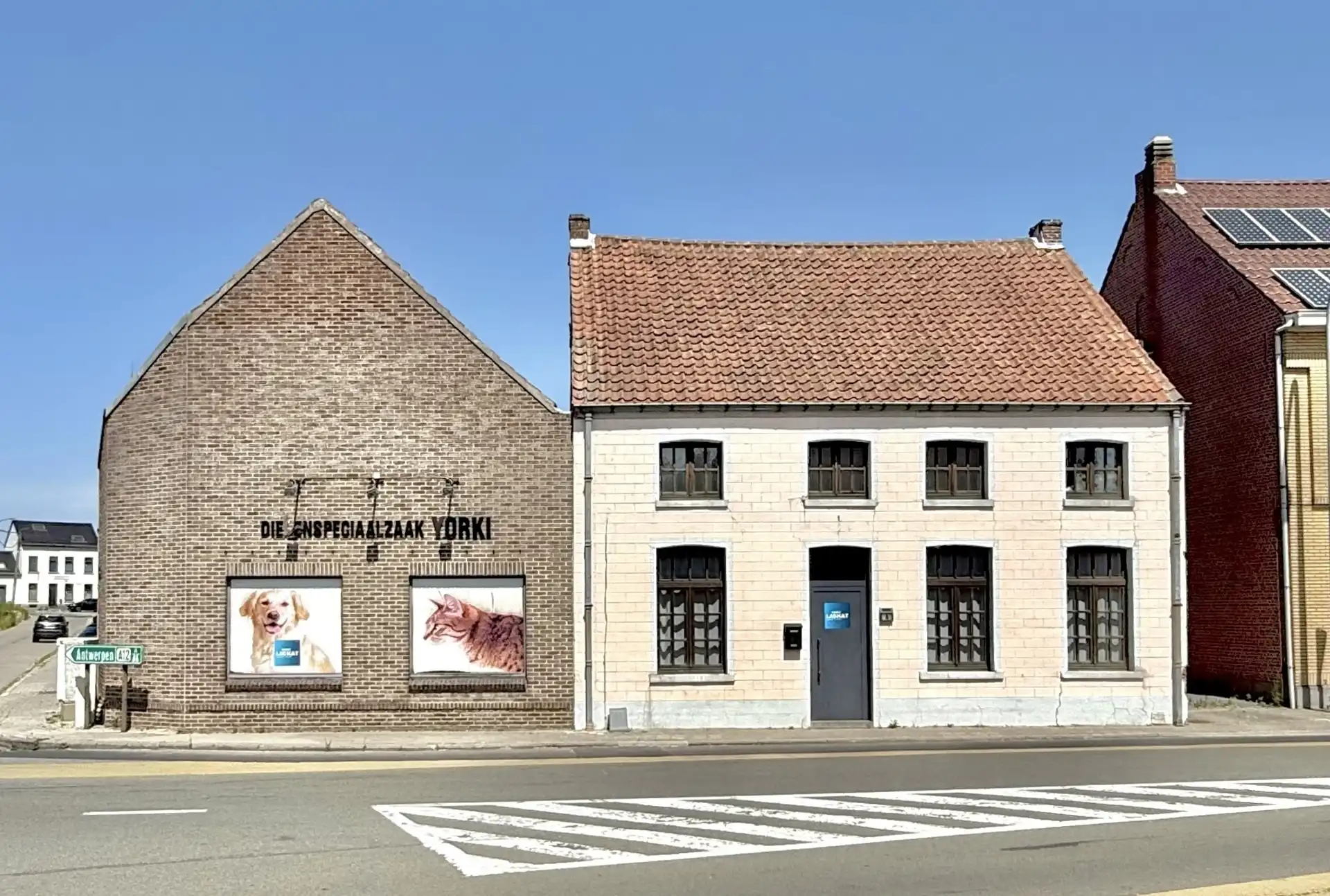 Ruim te renoveren handelspand met woning foto 3