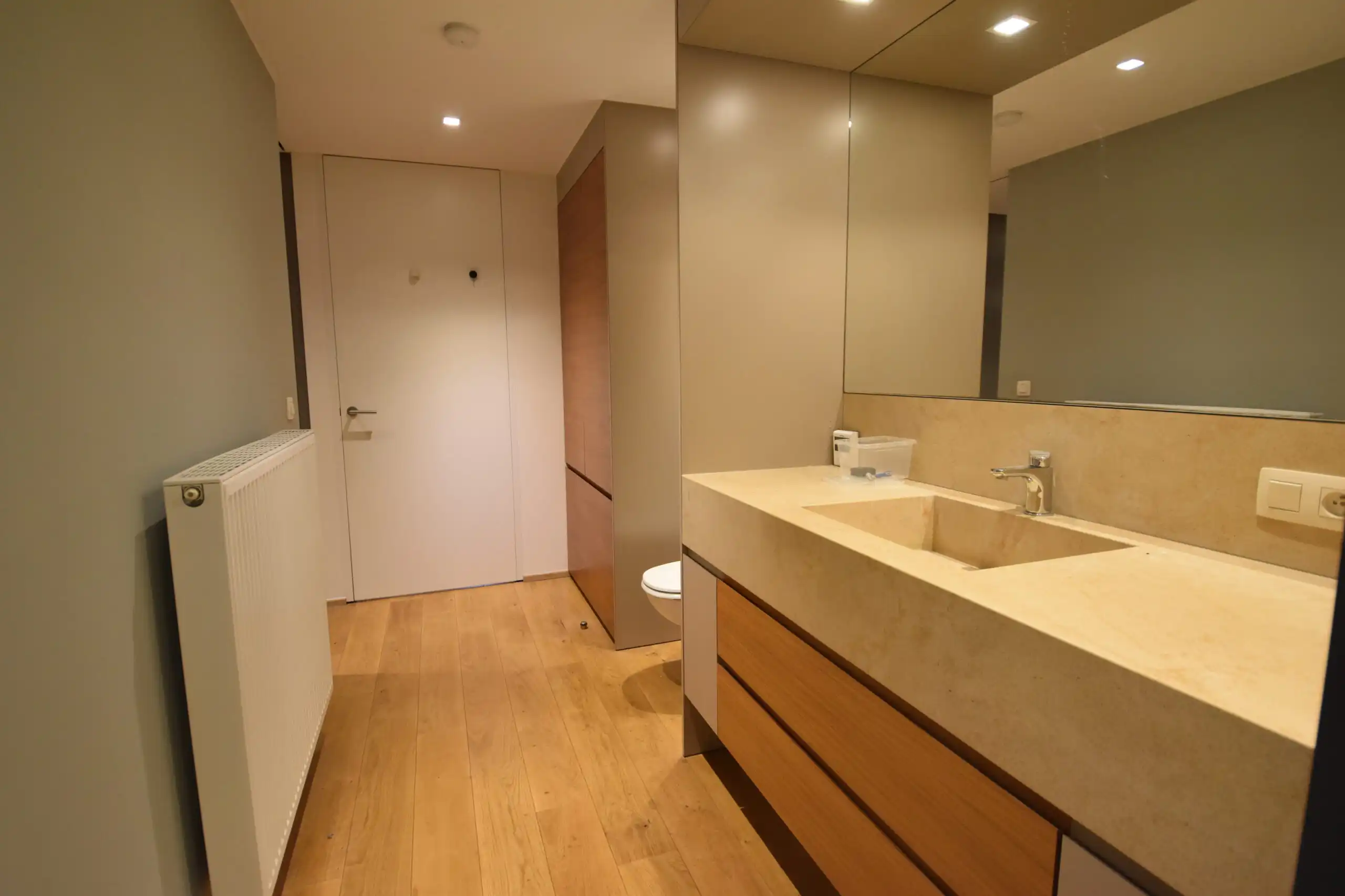 Volledig gerenoveerde woning met tuin en carport foto 10