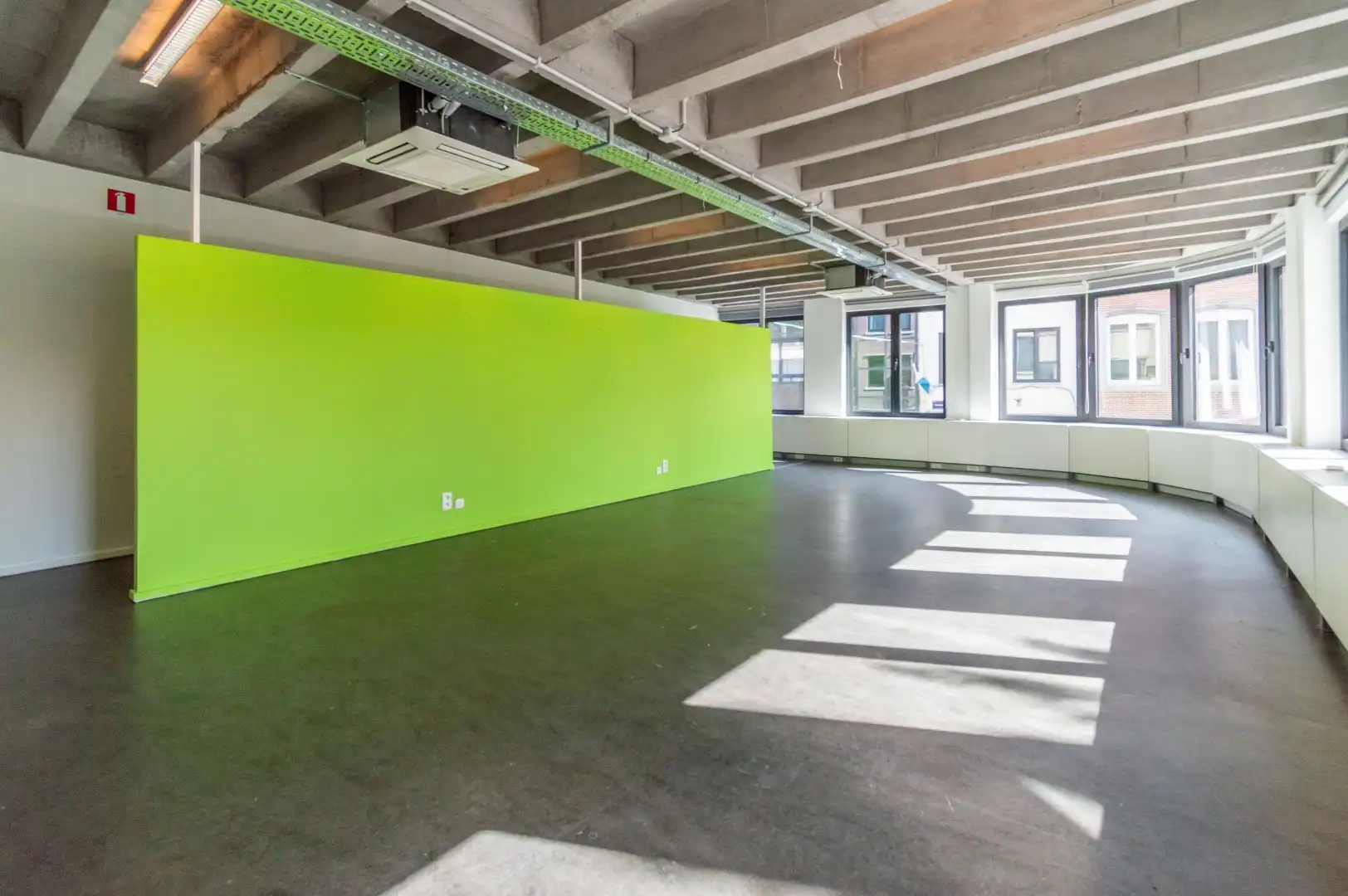 Een centraal gelegen en energiezuinige kantoorruimte! foto 3